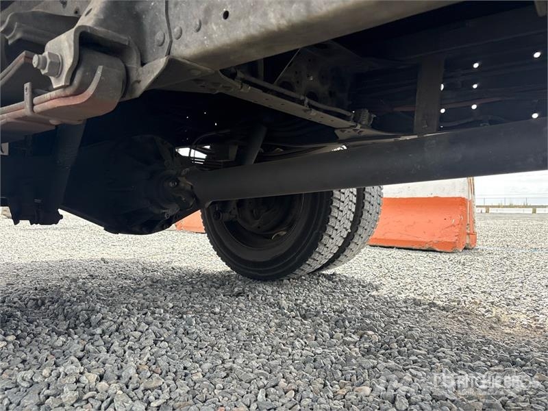 Isuzu NPR Flatbed kamyonlar
