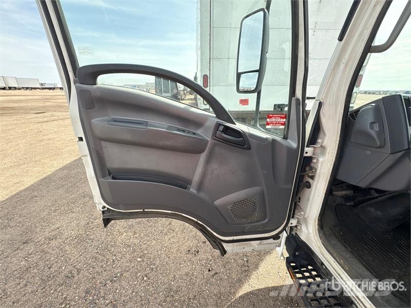 Isuzu NPR Camiones caja cerrada