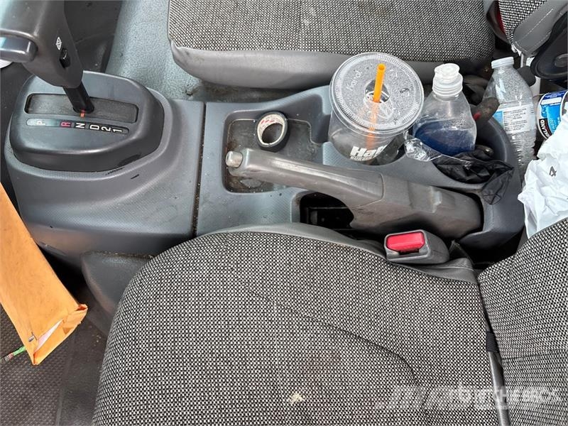 Isuzu NPR Kamioni sa otvorenim sandukom