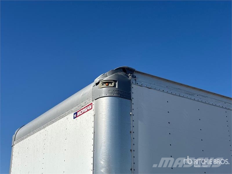 Isuzu NPR Camiones caja cerrada