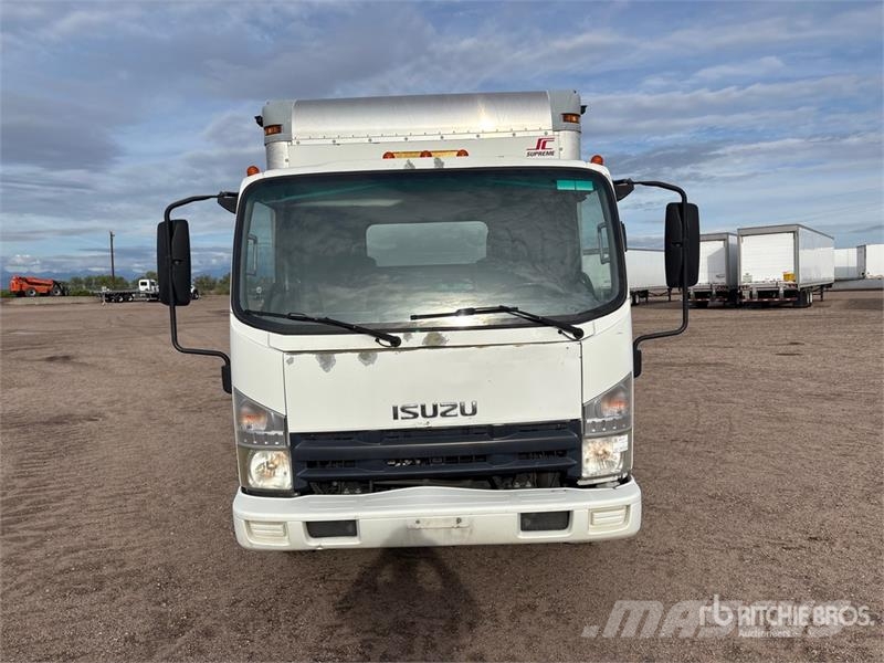 Isuzu NPR Camiones caja cerrada