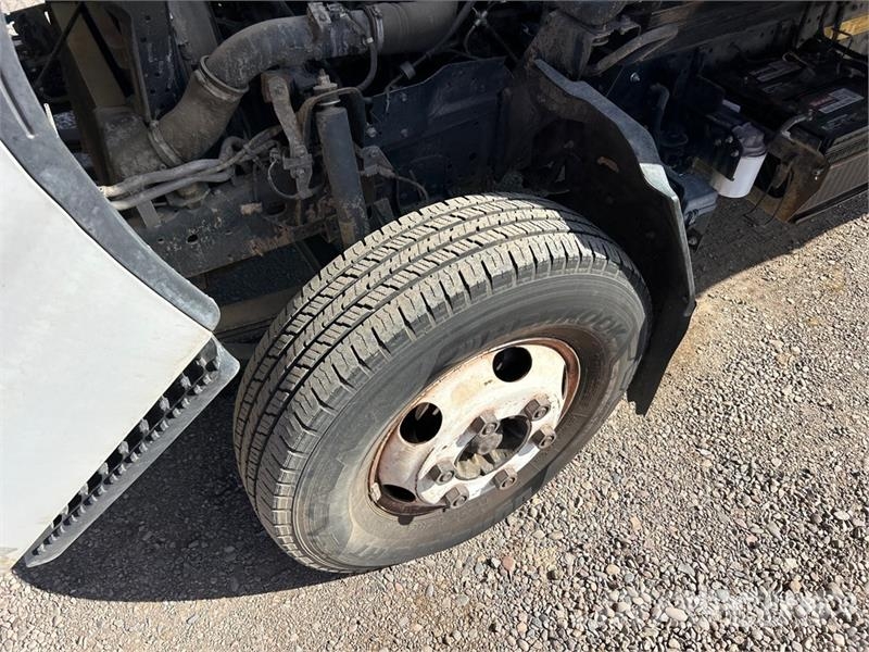 Isuzu NPR Pritschenwagen/Pritschenwagen mit Seitenklappe
