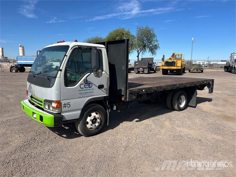 Isuzu NPR Pritschenwagen/Pritschenwagen mit Seitenklappe