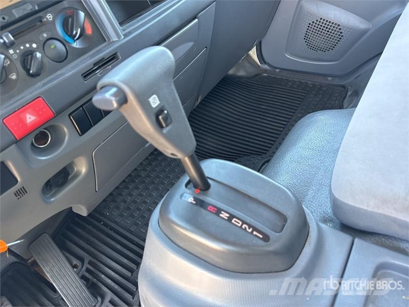 Isuzu NPR شاحنات بدرجة حرارة قابلة للضبط