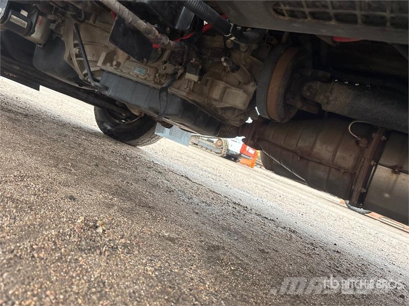 Isuzu NPR Dobozos teherautók