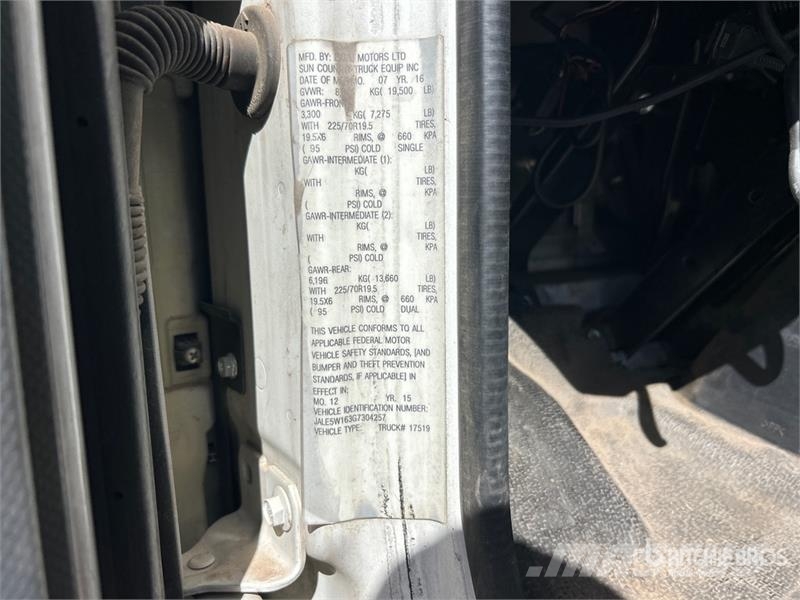 Isuzu NPR Pritschenwagen/Pritschenwagen mit Seitenklappe