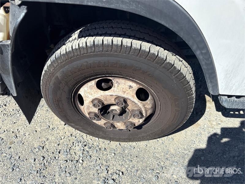 Isuzu NPR Furgons