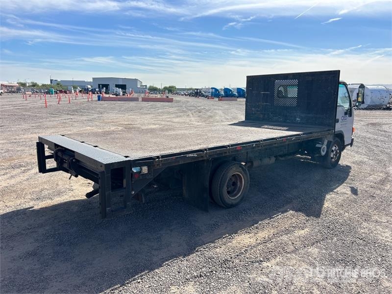 Isuzu NPR Pritschenwagen/Pritschenwagen mit Seitenklappe