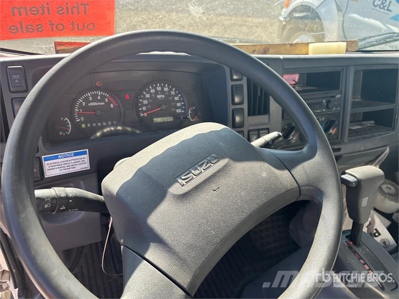Isuzu NPR Camiones caja cerrada