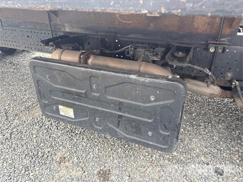 Isuzu NPR Flatbed kamyonlar