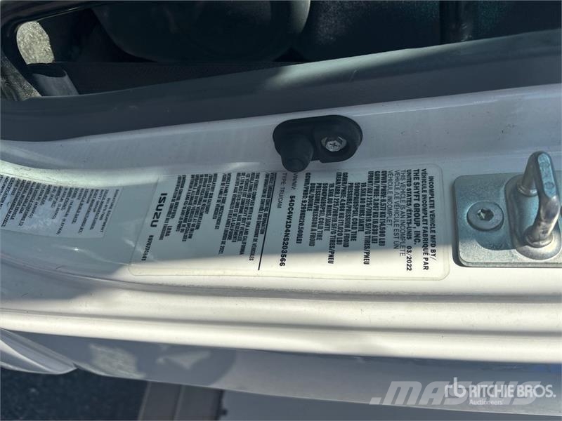 Isuzu NPR Camiones caja cerrada