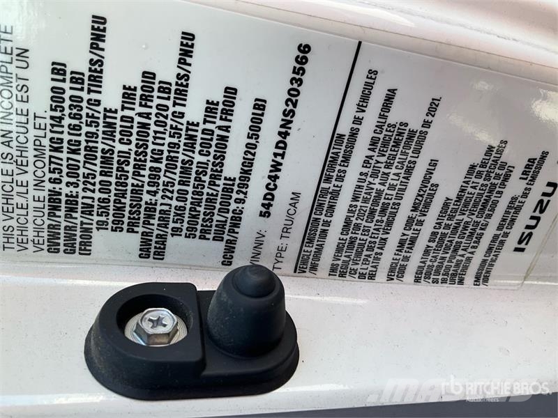 Isuzu NPR Camiones caja cerrada
