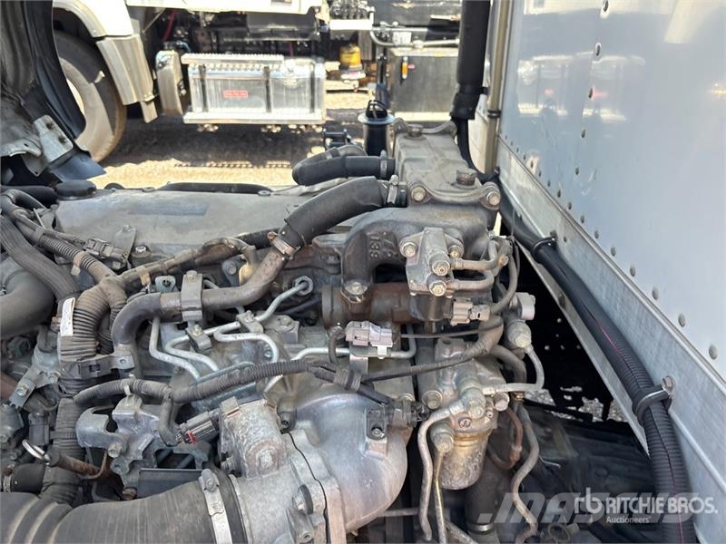 Isuzu NPR Camiones con temperatura controlada