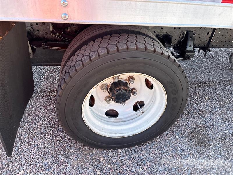 Isuzu NPR Camiones con temperatura controlada
