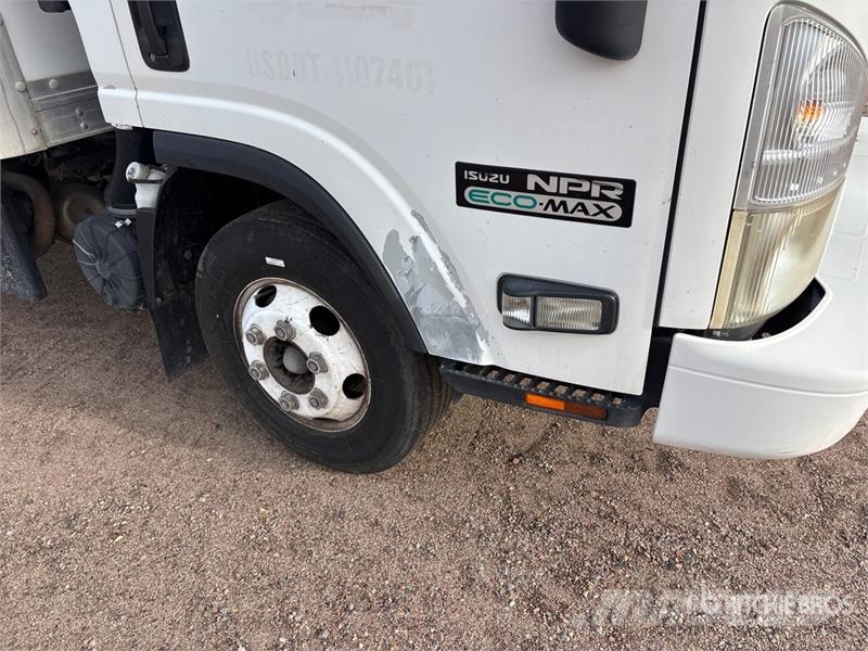Isuzu NPR Camiones caja cerrada