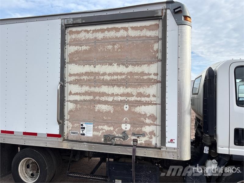 Isuzu NPR Camiones caja cerrada