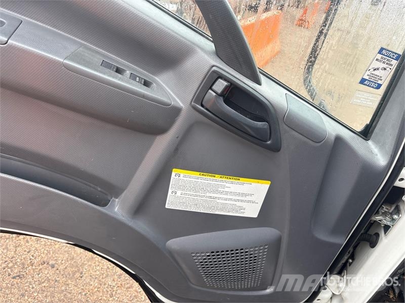 Isuzu NPR Dobozos teherautók