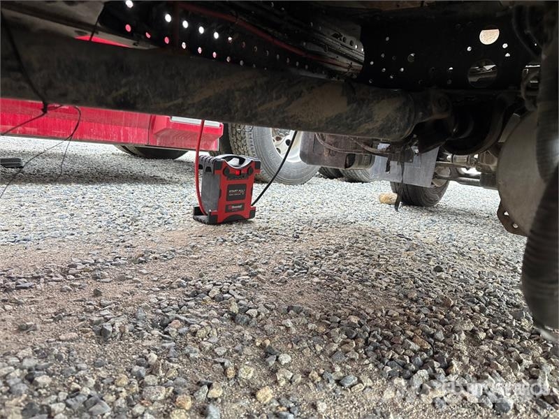 Isuzu NPR Kamioni sa otvorenim sandukom