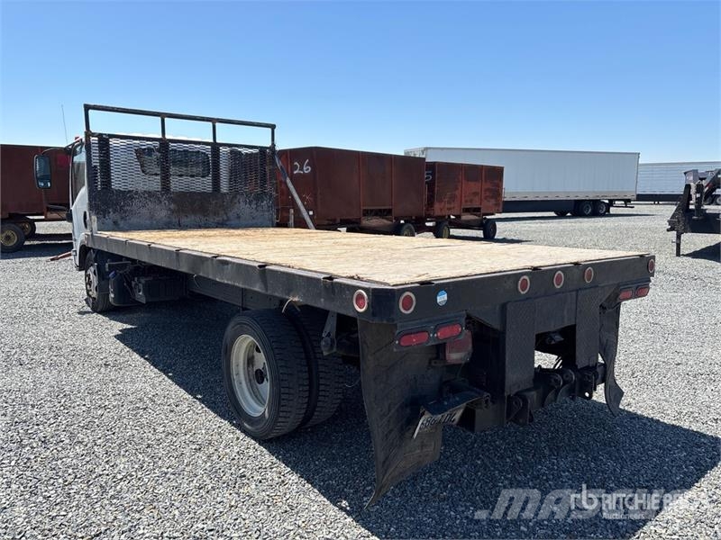 Isuzu NPR Flatbed kamyonlar