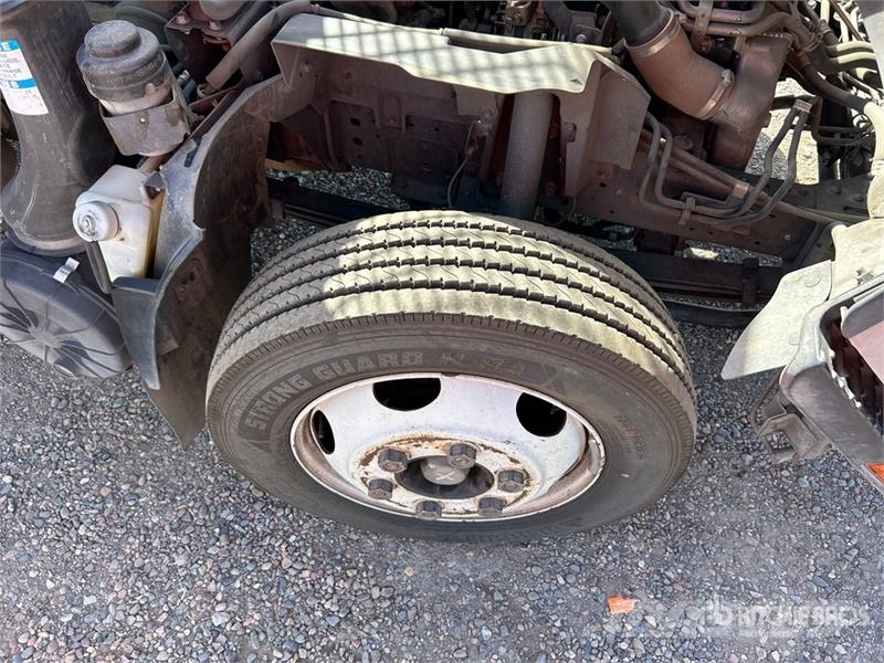 Isuzu NPR Pritschenwagen/Pritschenwagen mit Seitenklappe