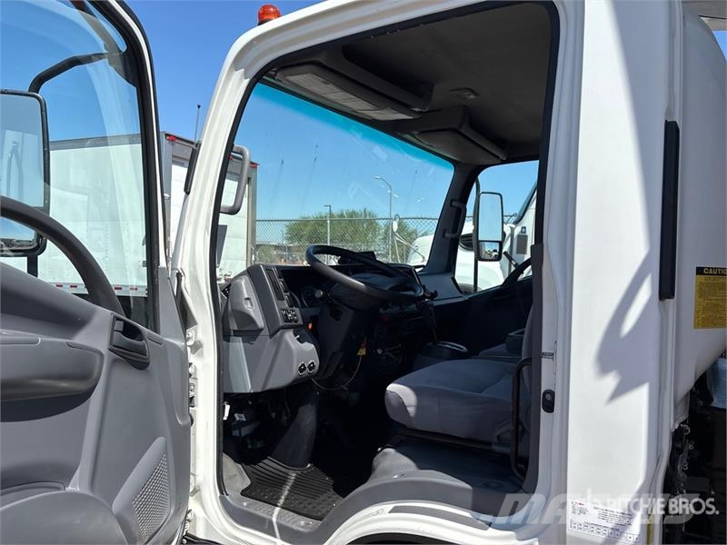 Isuzu NPR Camiones con temperatura controlada
