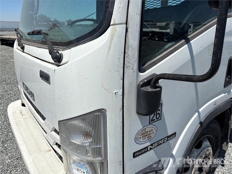 Isuzu NPR Flatbed kamyonlar