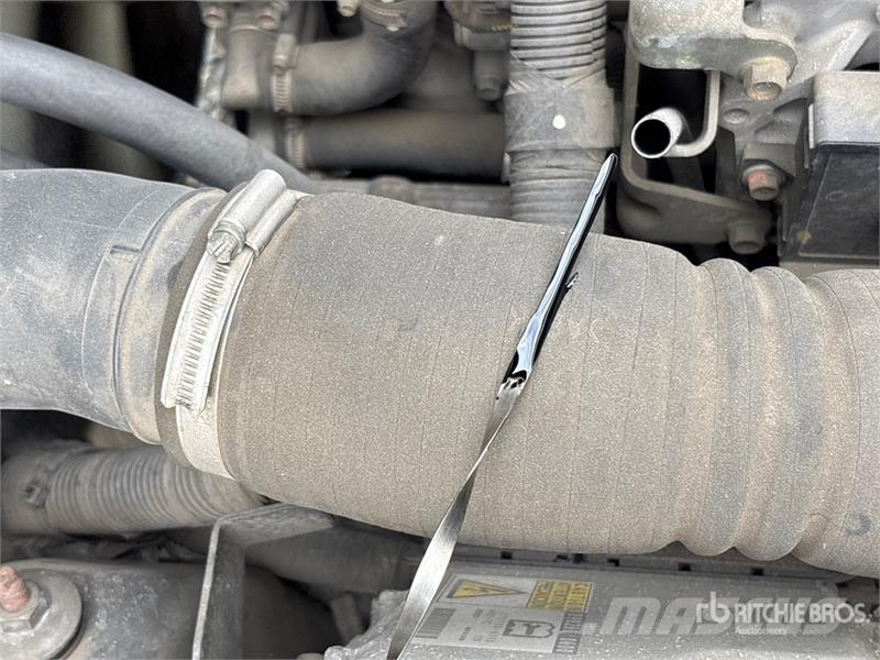 Isuzu NPR Kamioni sa otvorenim sandukom