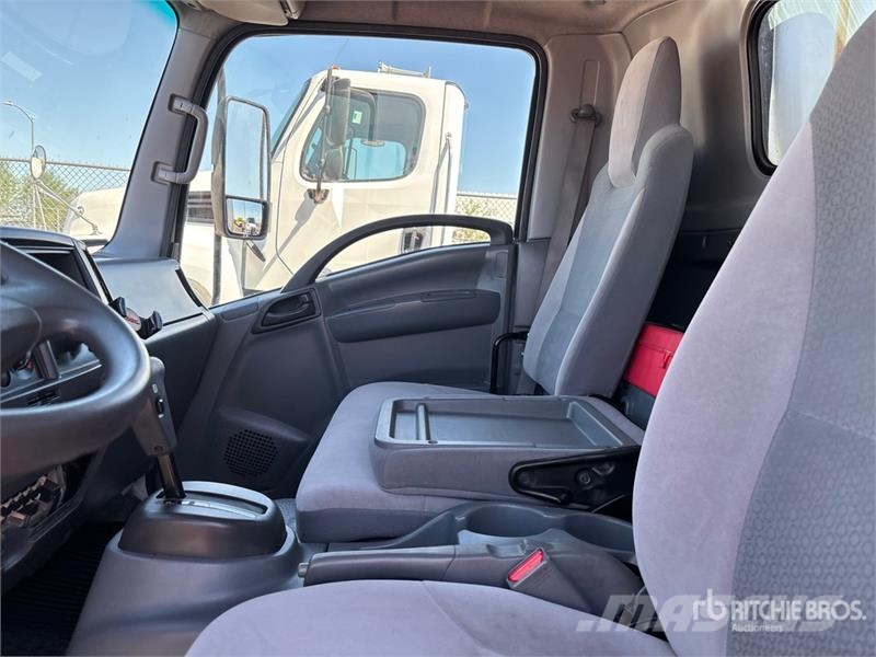 Isuzu NPR Camiones con temperatura controlada