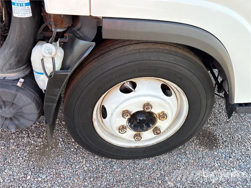 Isuzu NPR Camiones con temperatura controlada