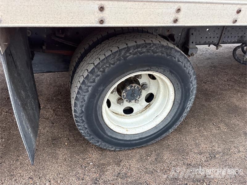 Isuzu NPR Dobozos teherautók