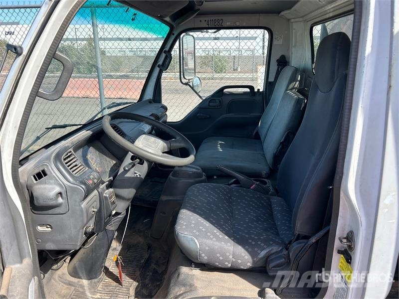 Isuzu NPR Pritschenwagen/Pritschenwagen mit Seitenklappe
