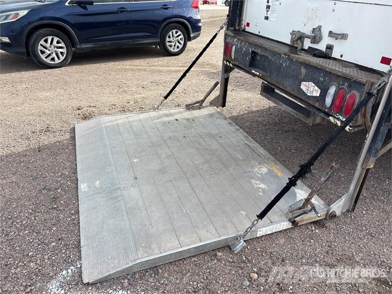 Isuzu NPR Camiones caja cerrada