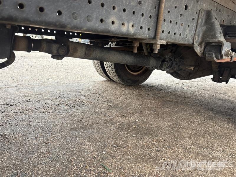 Isuzu NPR Dobozos teherautók