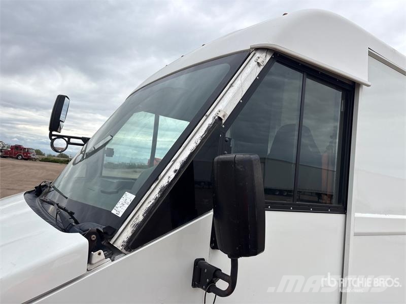 Isuzu NPR Furgons
