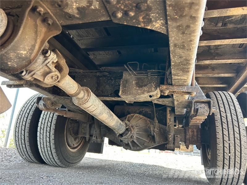 Isuzu NPR Pritschenwagen/Pritschenwagen mit Seitenklappe