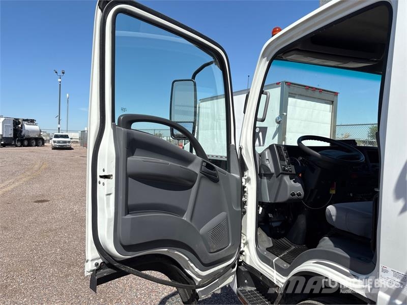 Isuzu NPR Camiones con temperatura controlada