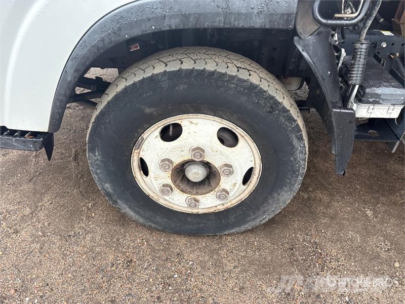 Isuzu NPR Dobozos teherautók