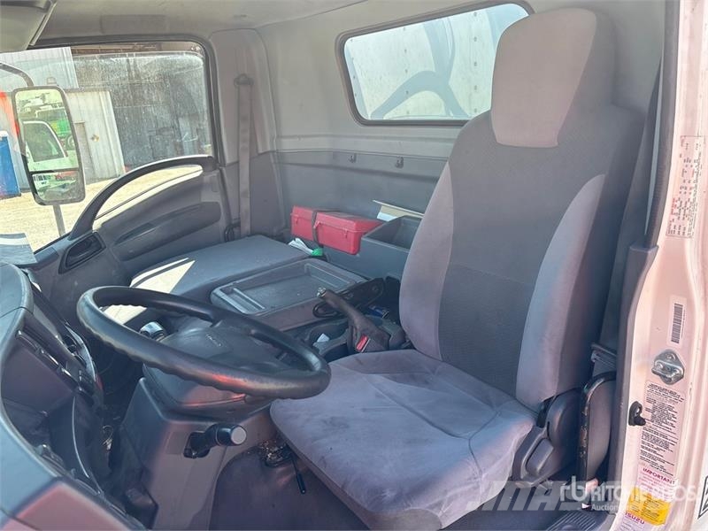 Isuzu NPR Furgons
