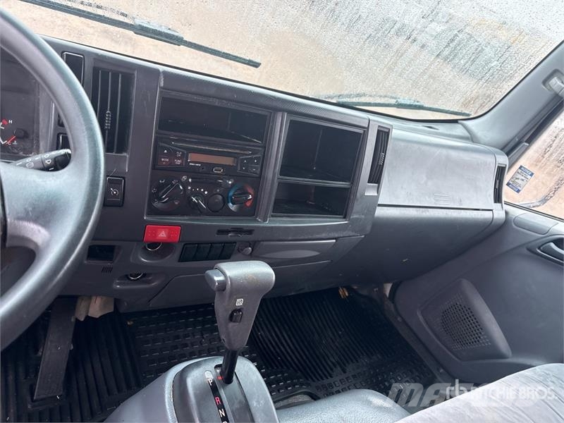 Isuzu NPR Dobozos teherautók