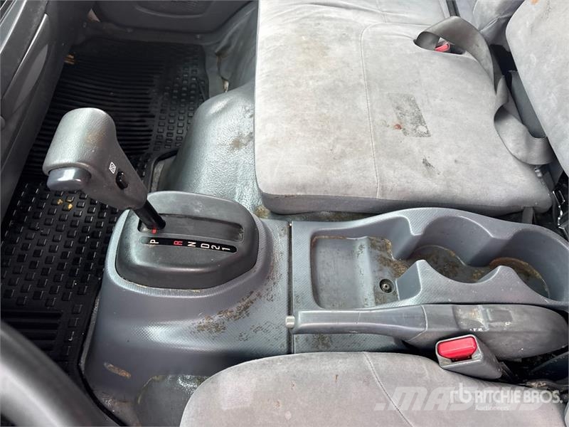 Isuzu NPR Dobozos teherautók