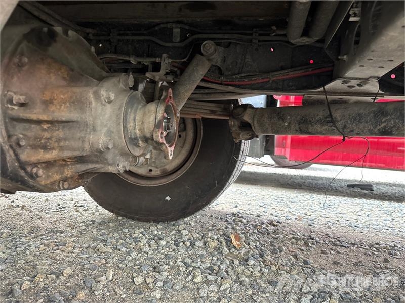 Isuzu NPR Kamioni sa otvorenim sandukom