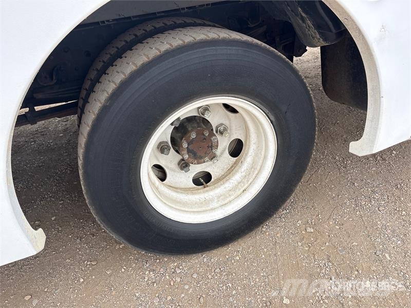 Isuzu NPR Furgons