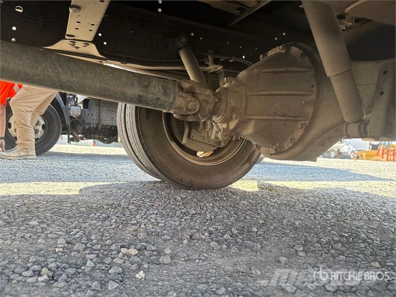 Isuzu NPR Pašizgāzējs