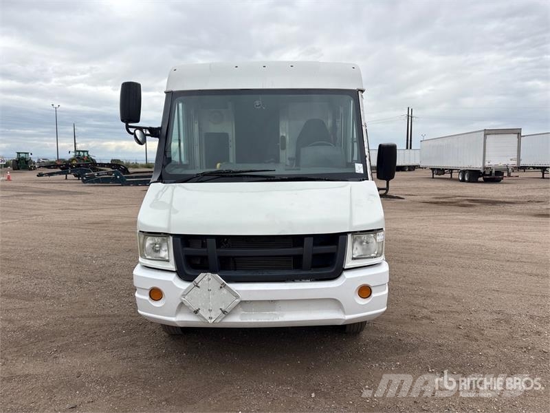 Isuzu NPR Furgons