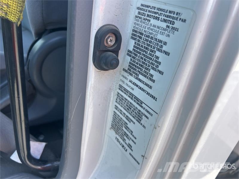 Isuzu NPR Tovornjaki za žagovino