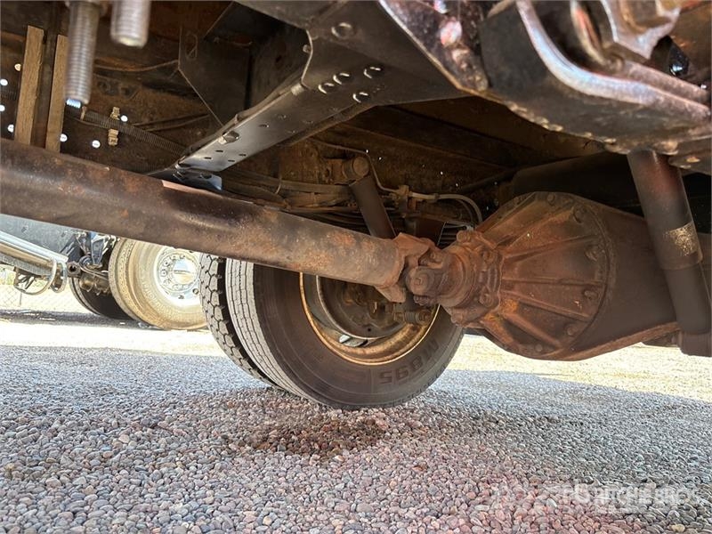 Isuzu NPR Camiones con temperatura controlada
