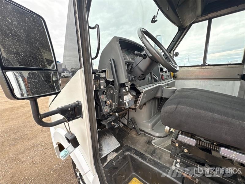 Isuzu NPR Furgons