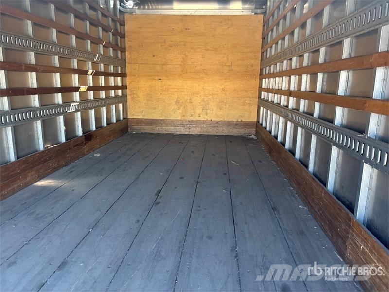 Isuzu NPR Camiones caja cerrada