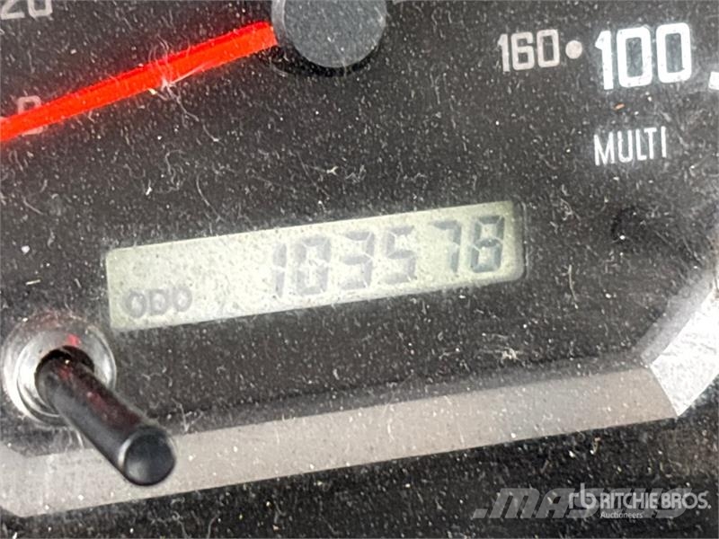 Isuzu NPR Kamioni sa otvorenim sandukom