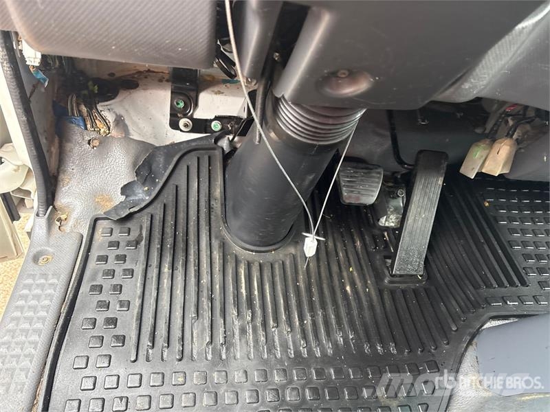 Isuzu NPR Dobozos teherautók